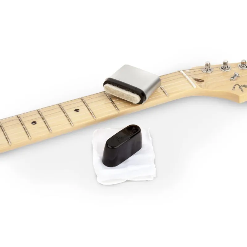 FENDER Speed Slick Guitar String Cleaner Black/Silver Esclusivo