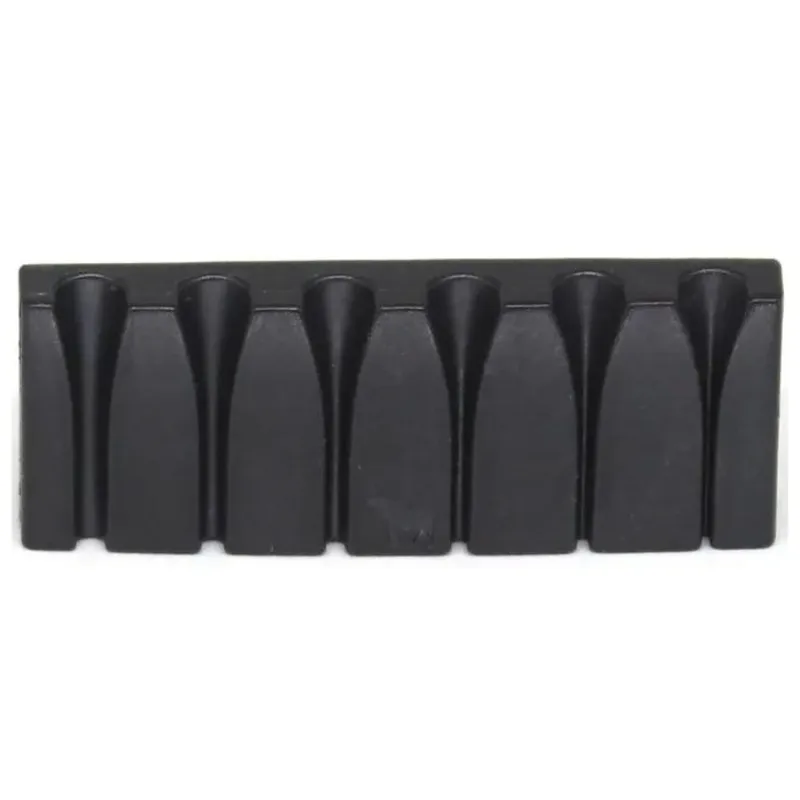 GraphTech Black Tusq XL Unlocking Slotted Nut Floyd Radius 1 Capotasto Unlocking Slotted in Black Tusq con sedi per chitarra elettrica 6 corde (ideale per le chitarre elettriche con Floyd Rose e radius 12") Soddisfatti O Rimborsati